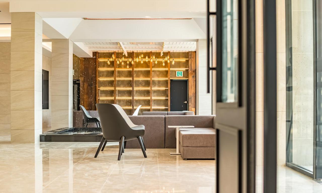 גאוז'ה Stubborn Hotel מראה חיצוני תמונה