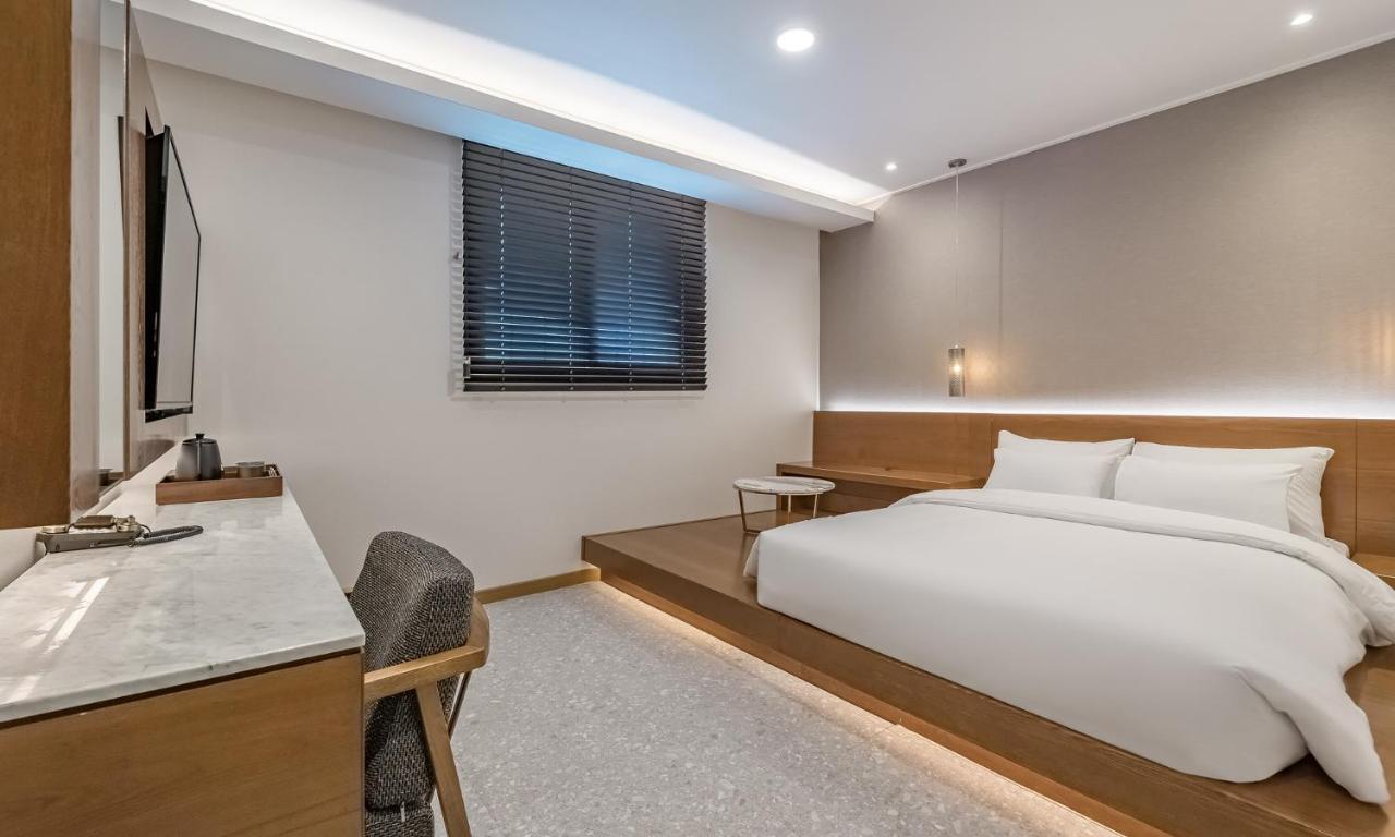 גאוז'ה Stubborn Hotel מראה חיצוני תמונה