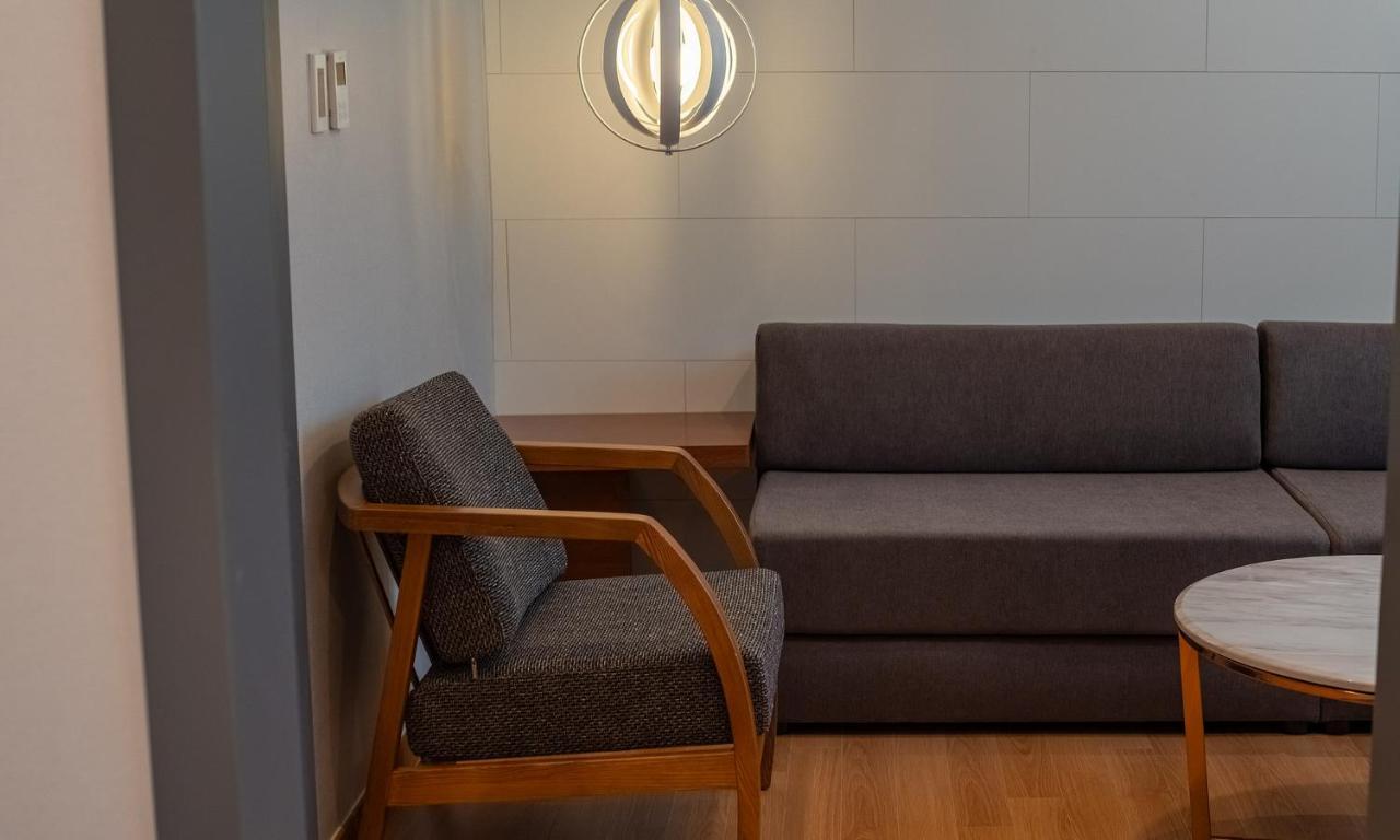 גאוז'ה Stubborn Hotel מראה חיצוני תמונה
