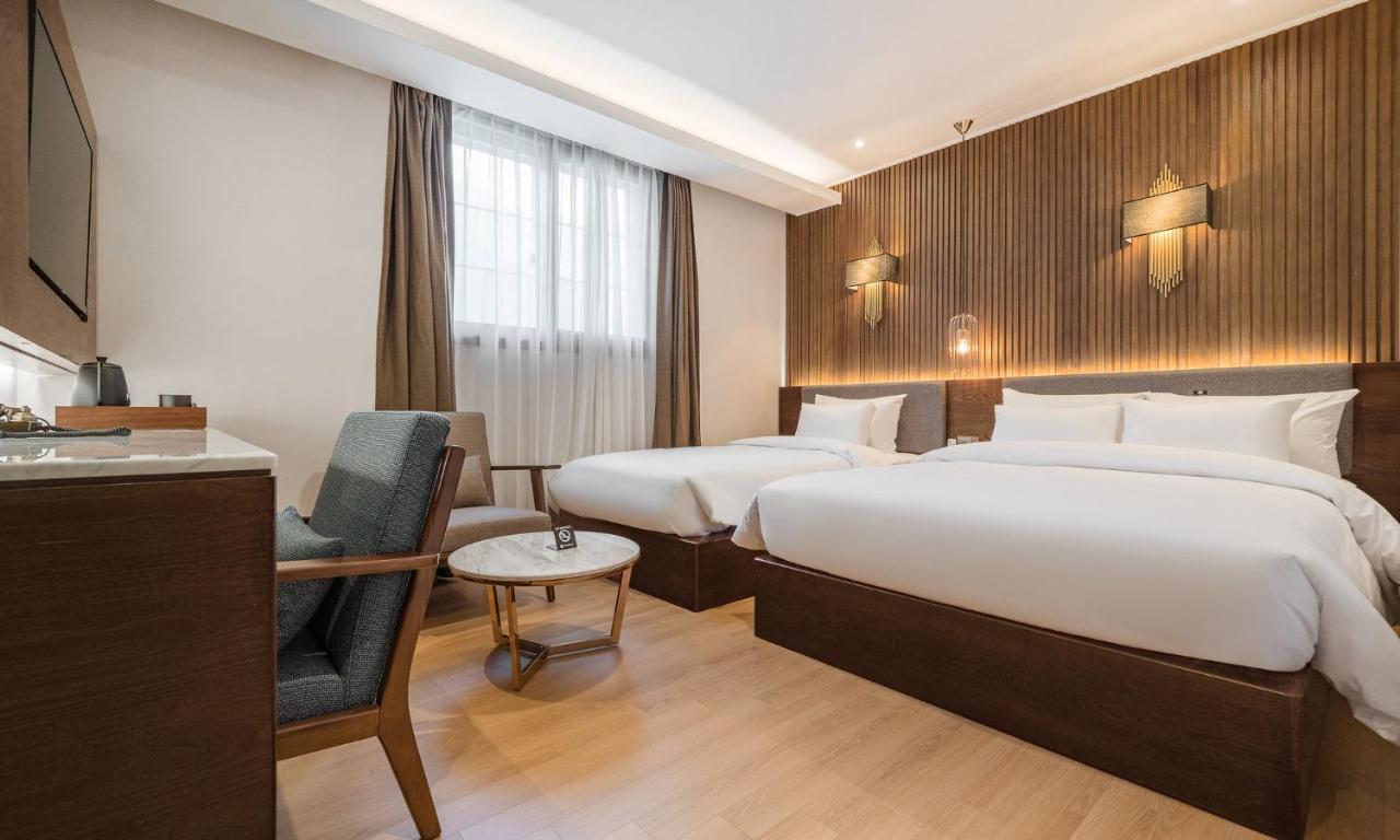 גאוז'ה Stubborn Hotel מראה חיצוני תמונה