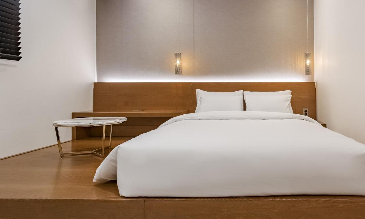גאוז'ה Stubborn Hotel מראה חיצוני תמונה