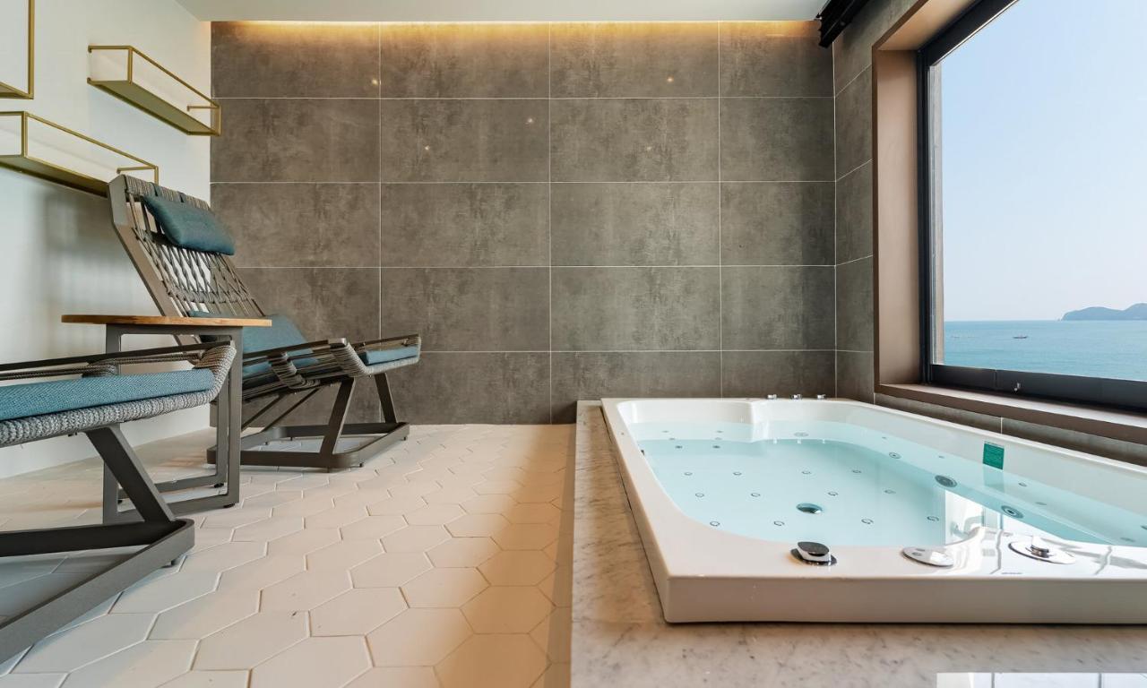 גאוז'ה Stubborn Hotel מראה חיצוני תמונה