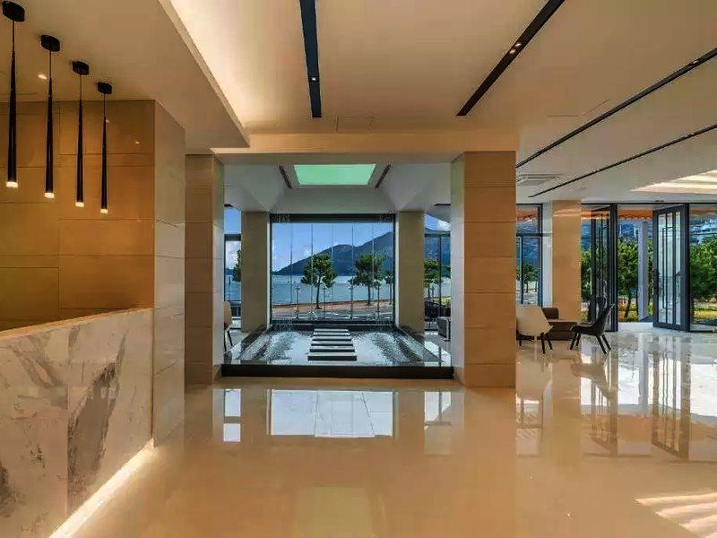 גאוז'ה Stubborn Hotel מראה חיצוני תמונה